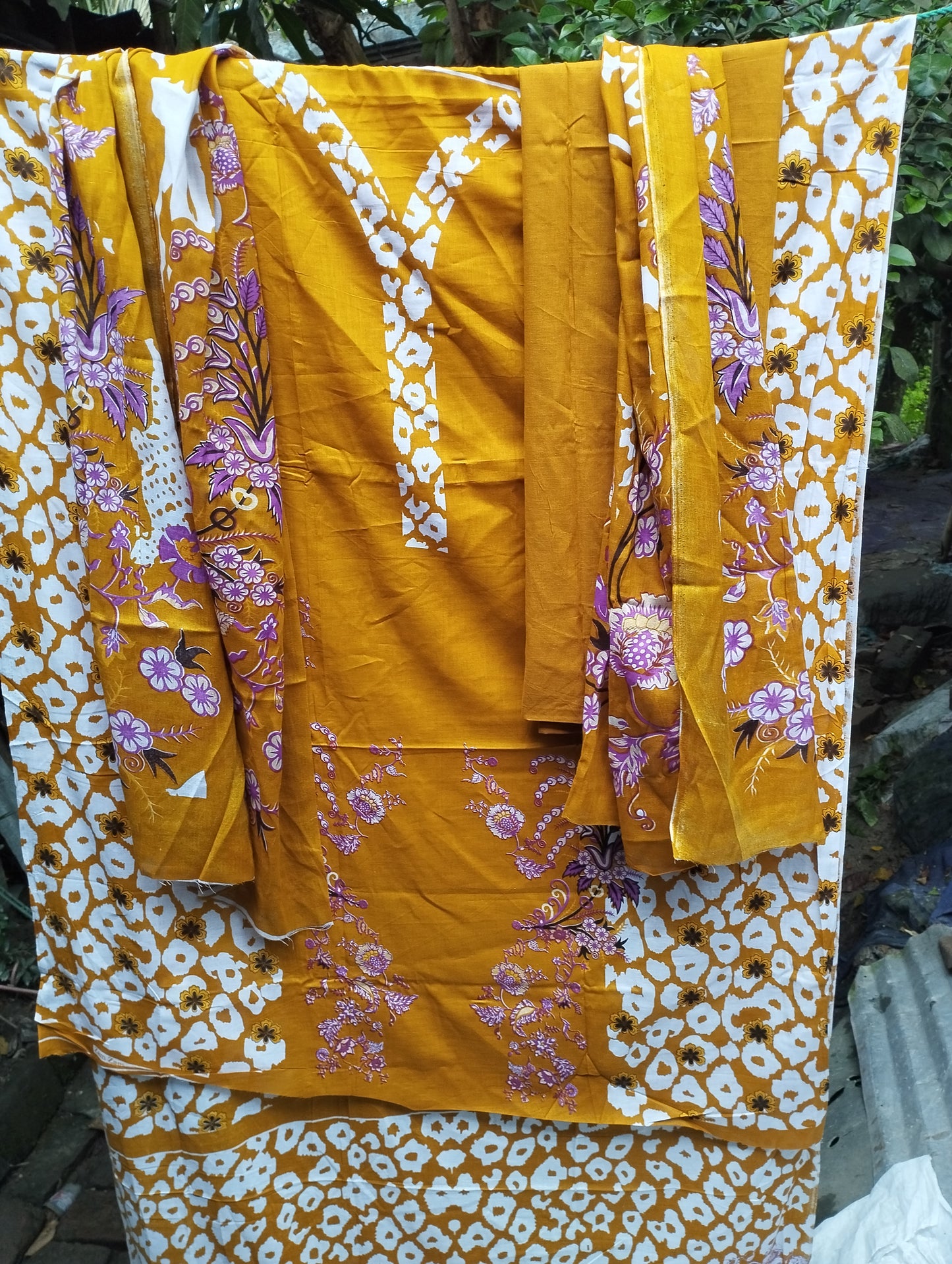 LUXURIAS YELLO HOPE COTTON PRINTED THREE PIECE
